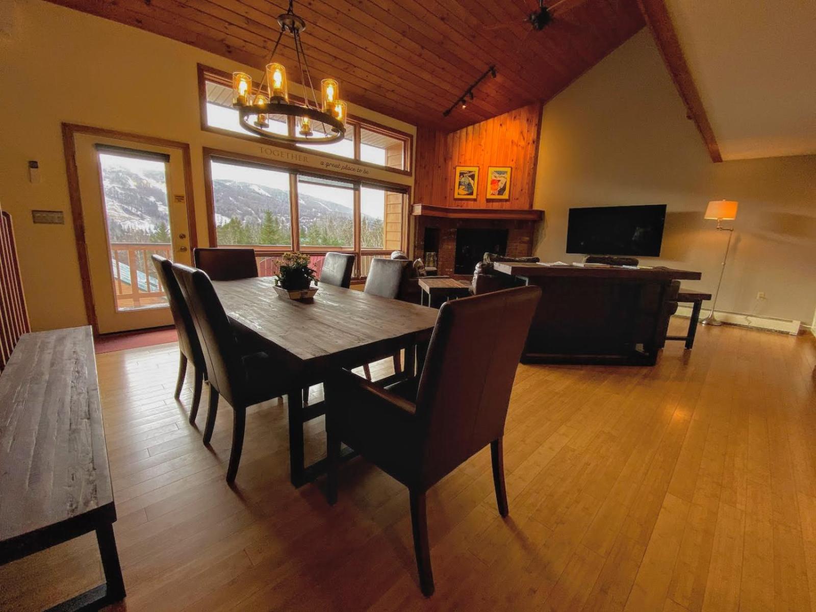 W5 AIR CONDITIONED Mount Washington Place townhouse with fireplace air hockey free and fast wifi view 5