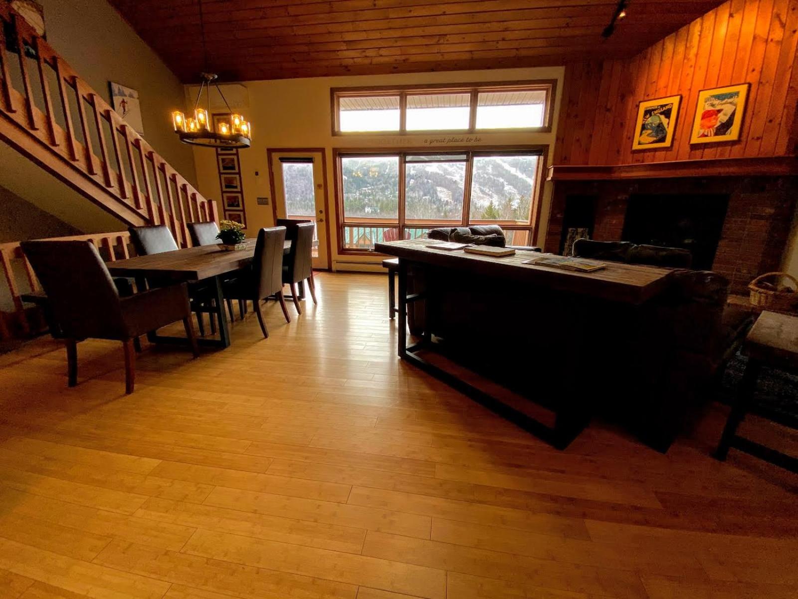 W5 AIR CONDITIONED Mount Washington Place townhouse with fireplace air hockey free and fast wifi view 3