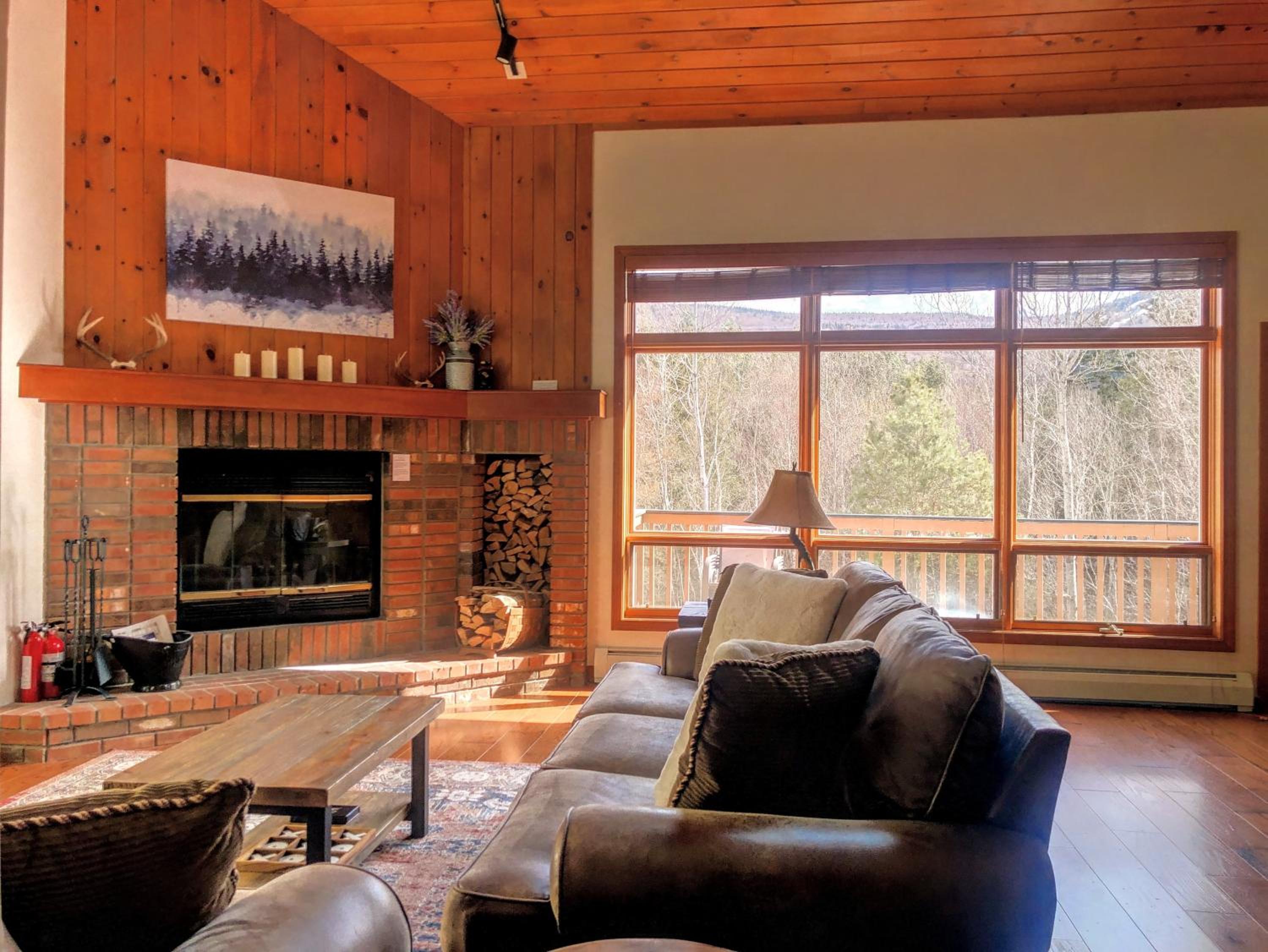 W7 Fully Renovated Townhouse in Bretton Woods with fantastic ski slope views fast WiFi view 4