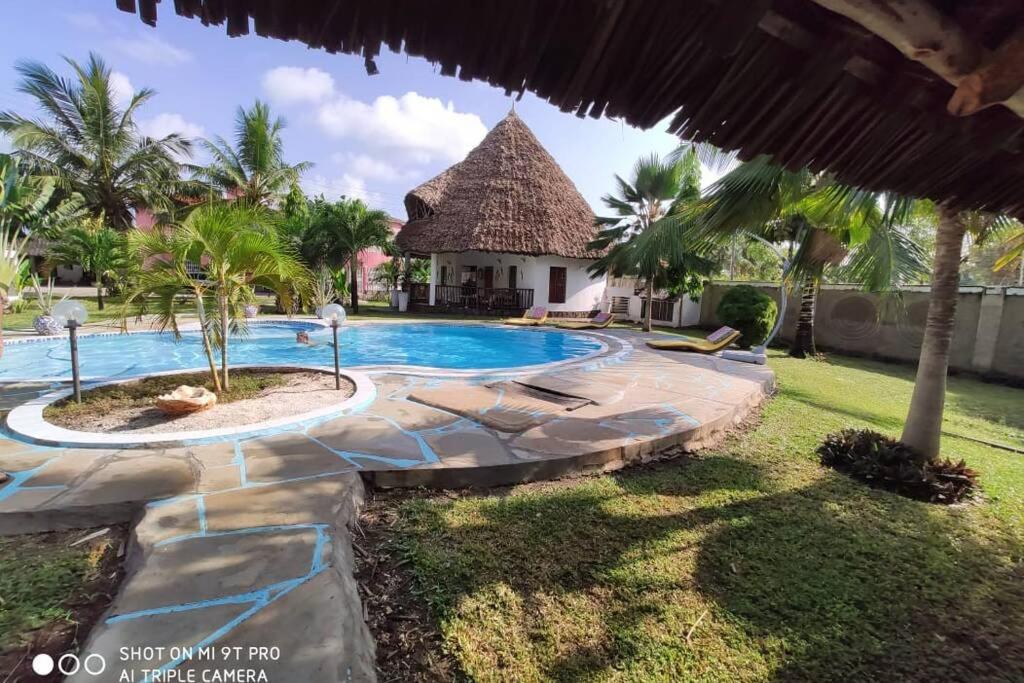 Dadida‘s Pool Cottage view 3