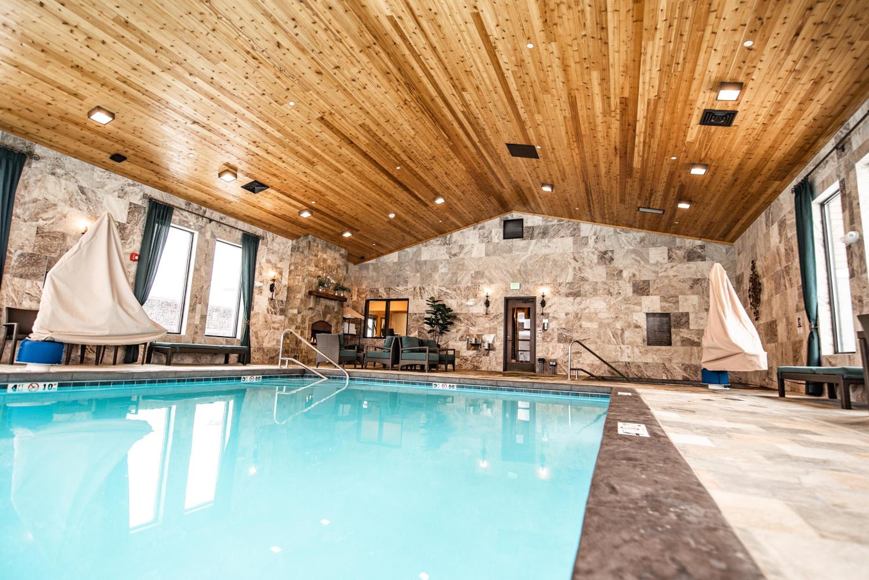 Elk Country Inn