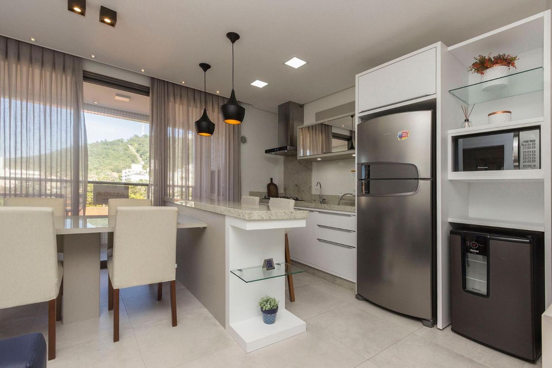 Porto Madero 305 – Apartamento Moderno em Condomínio com Piscina e Academia no Rooftop no Centro de Bombinhas.