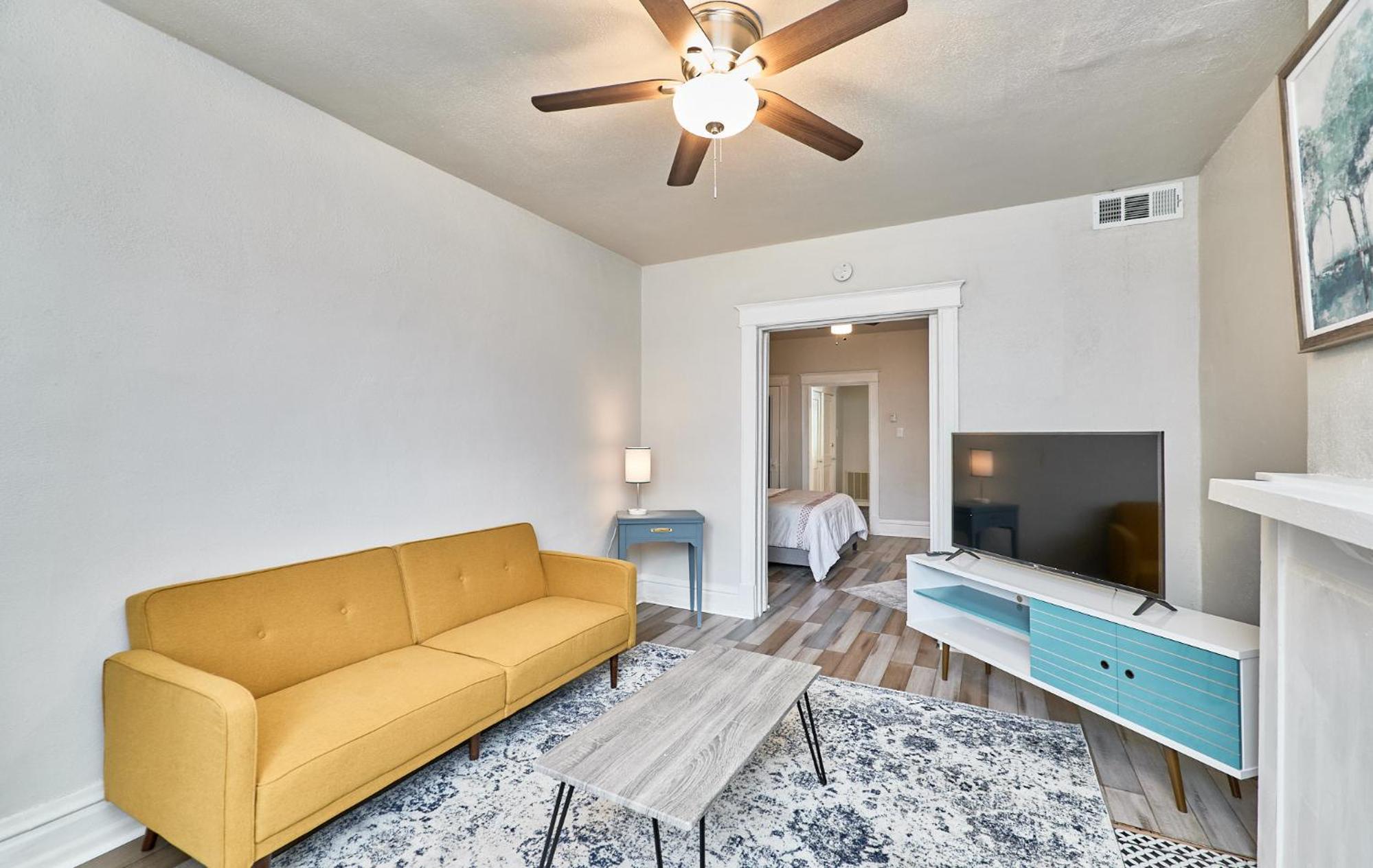 Ofallon Vacations - 1 Bd Apt near forest park, Science Center  dining - Property Image 1