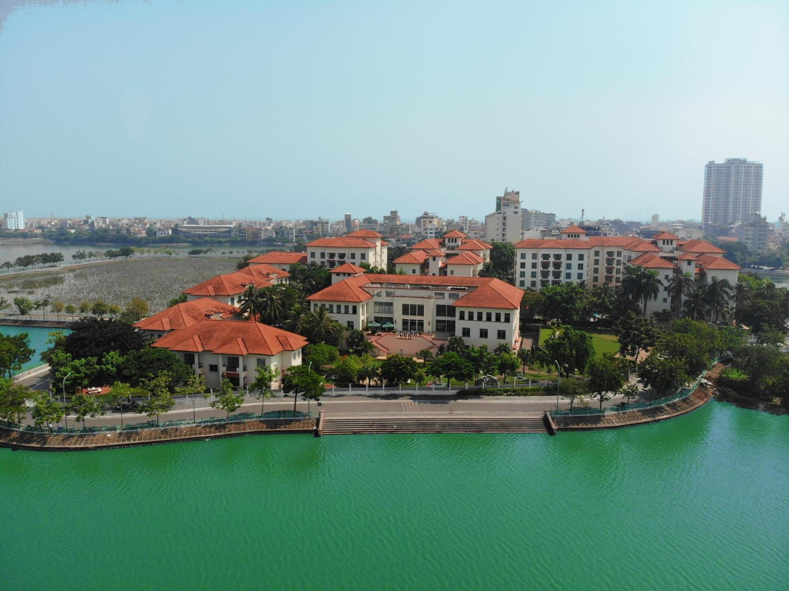 Diamond Westlake Suites