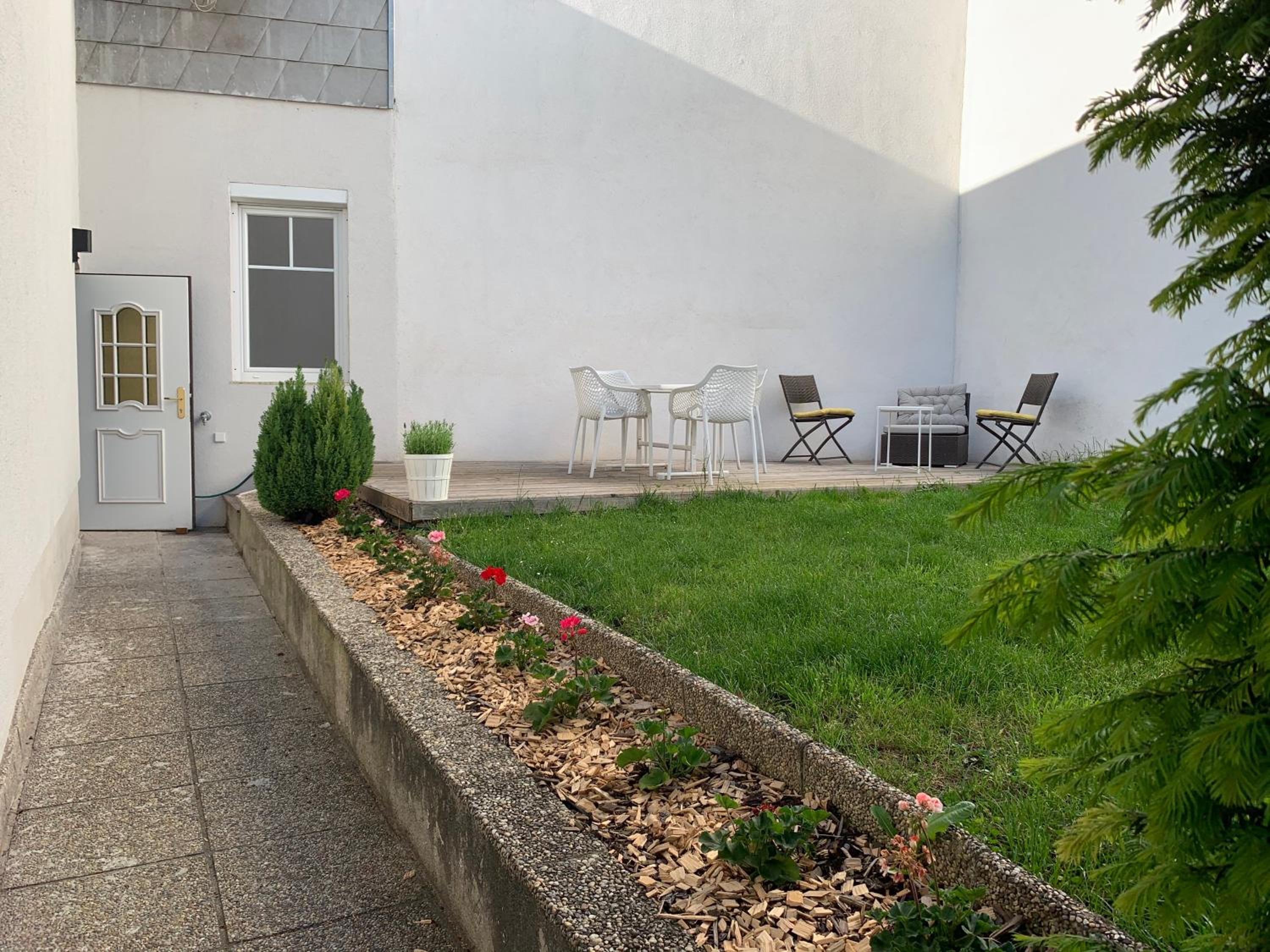 revLIVING Haus Clara am Berg mit kleinem Garten