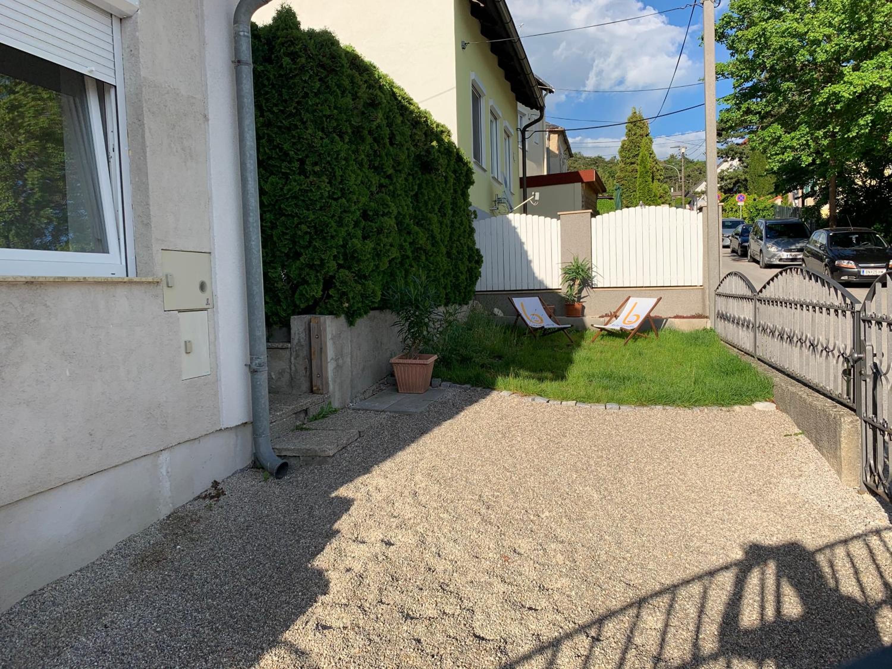 revLIVING Haus Clara am Berg mit kleinem Garten