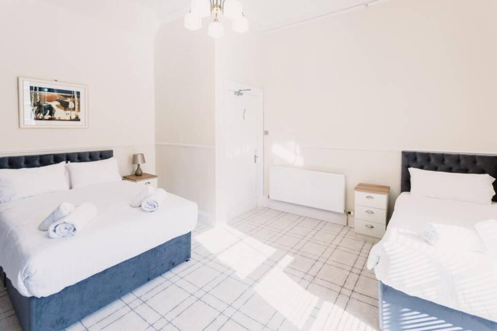 Stewart Apartment - A unique Apartment in countryside park with WIFI and access to bar and pool view 2