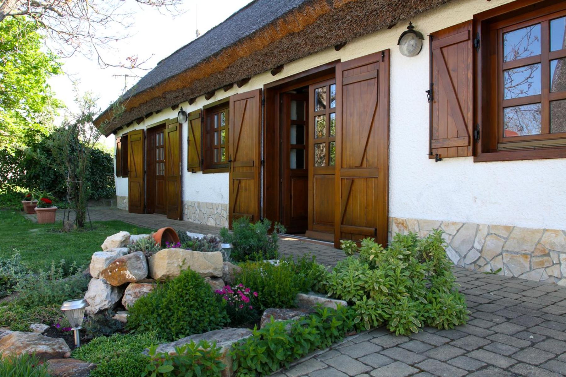 Photo 33