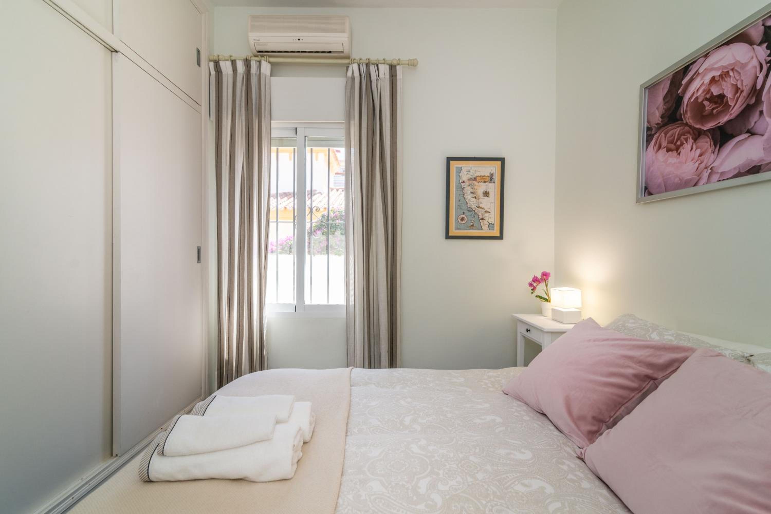 VB Velázquez 6BDR Villa Marina view 3