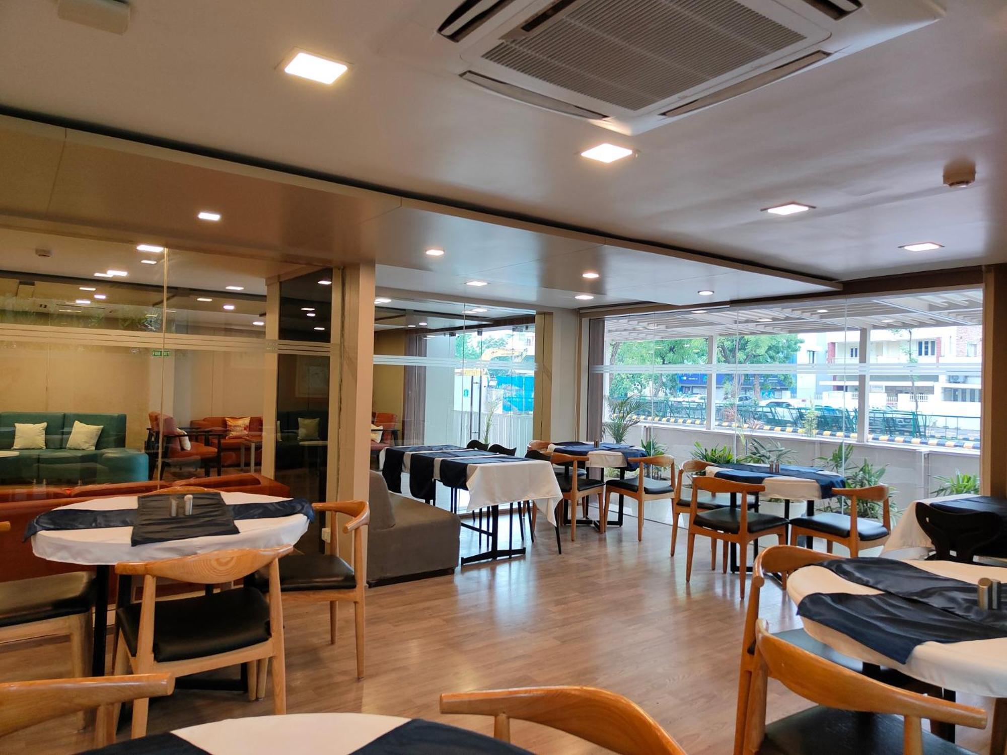Kanak Beacon Hotel - Ashram Road Ahmedabad — photo 9