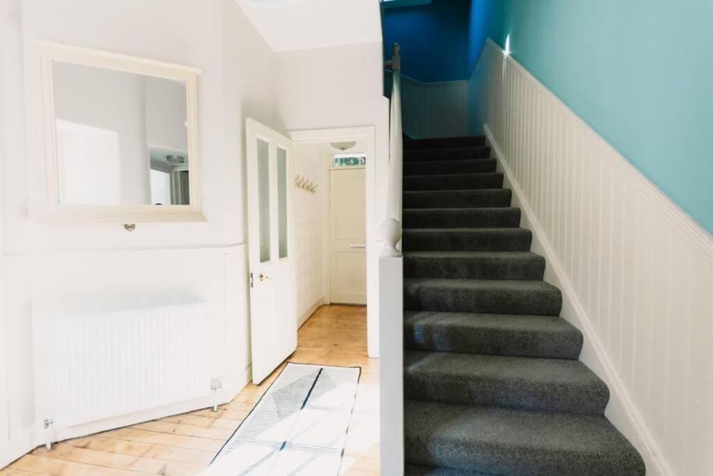 Factors House - A comfy cottage in countryside park with WIFI and access to bar and pool view 4