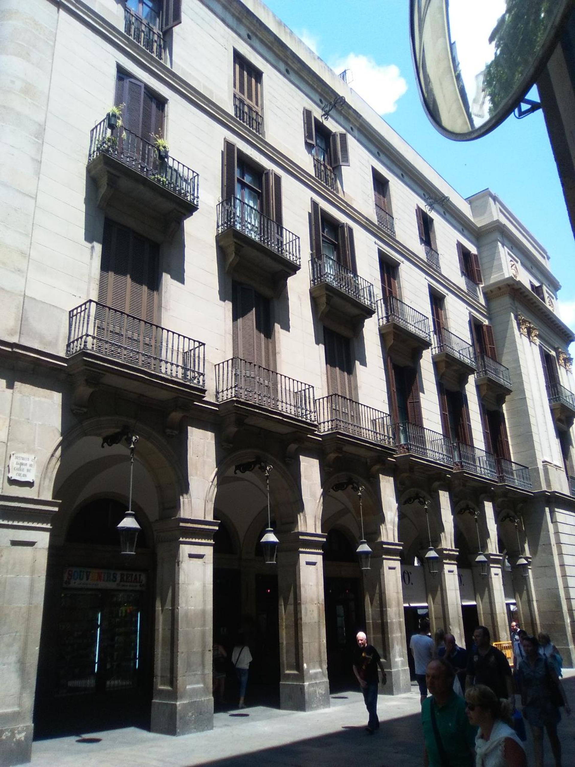 Colom Apartments