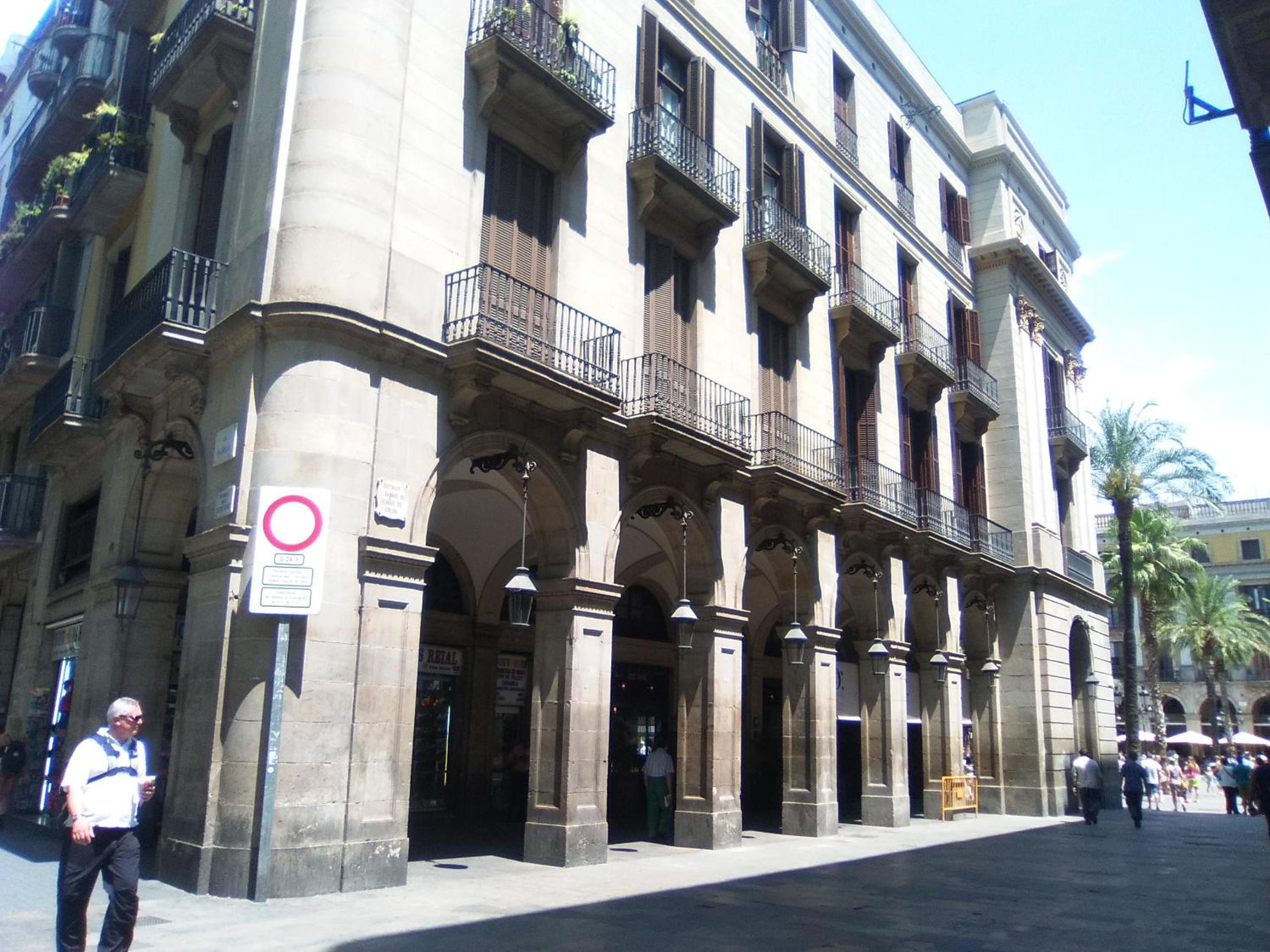 Colom Apartments
