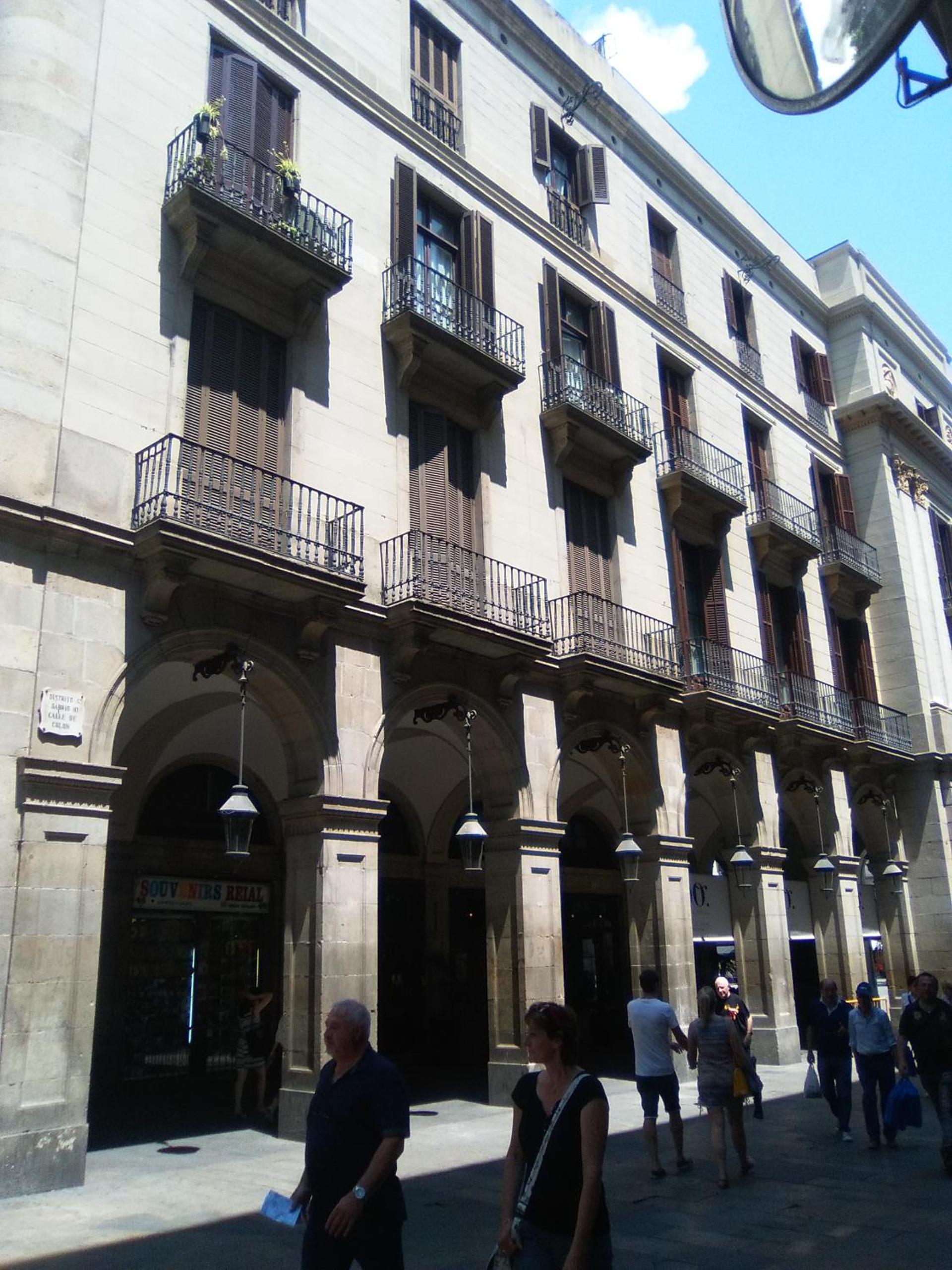 Colom Apartments