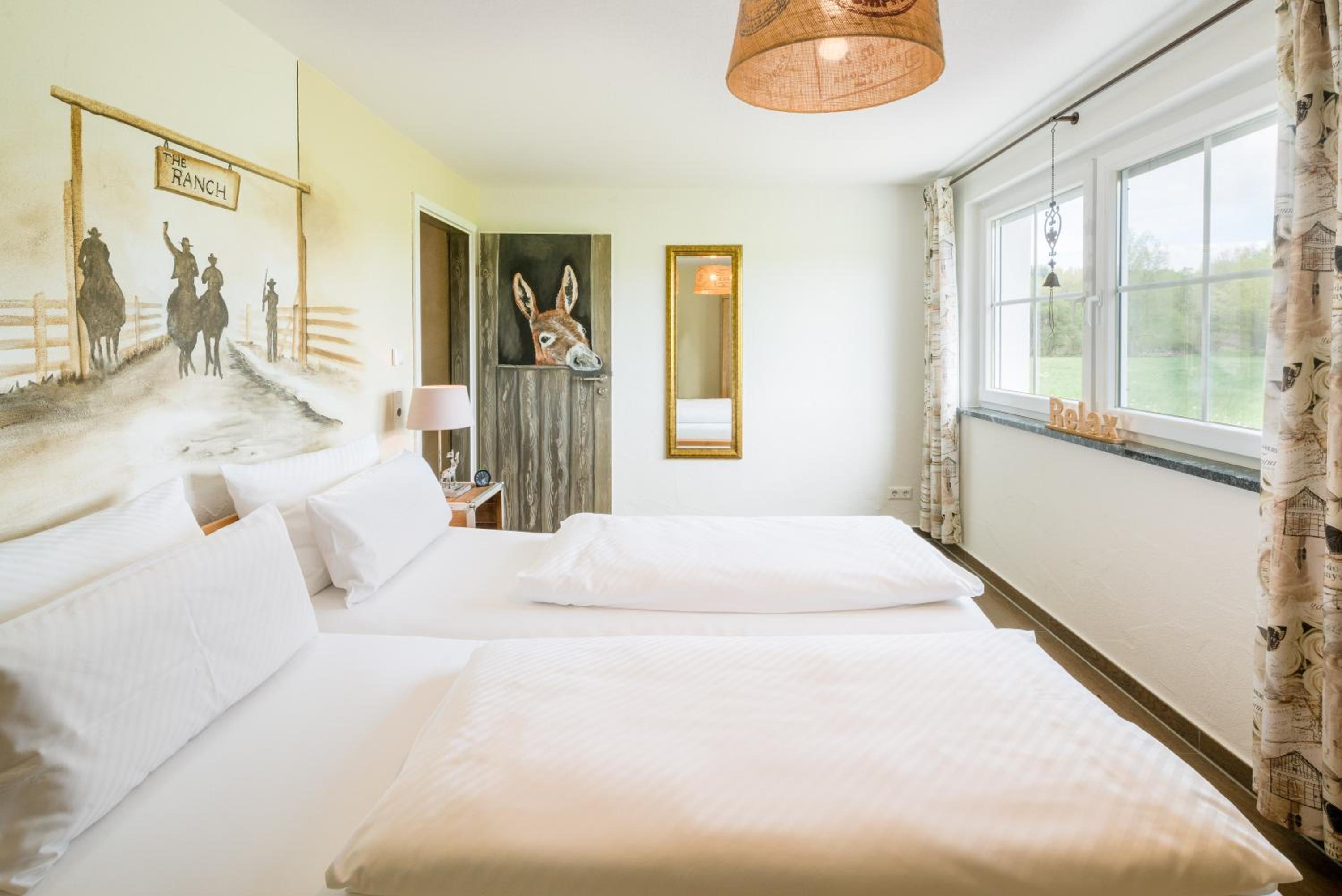 Hotel Hofgut Tiergarten - Property Image 4