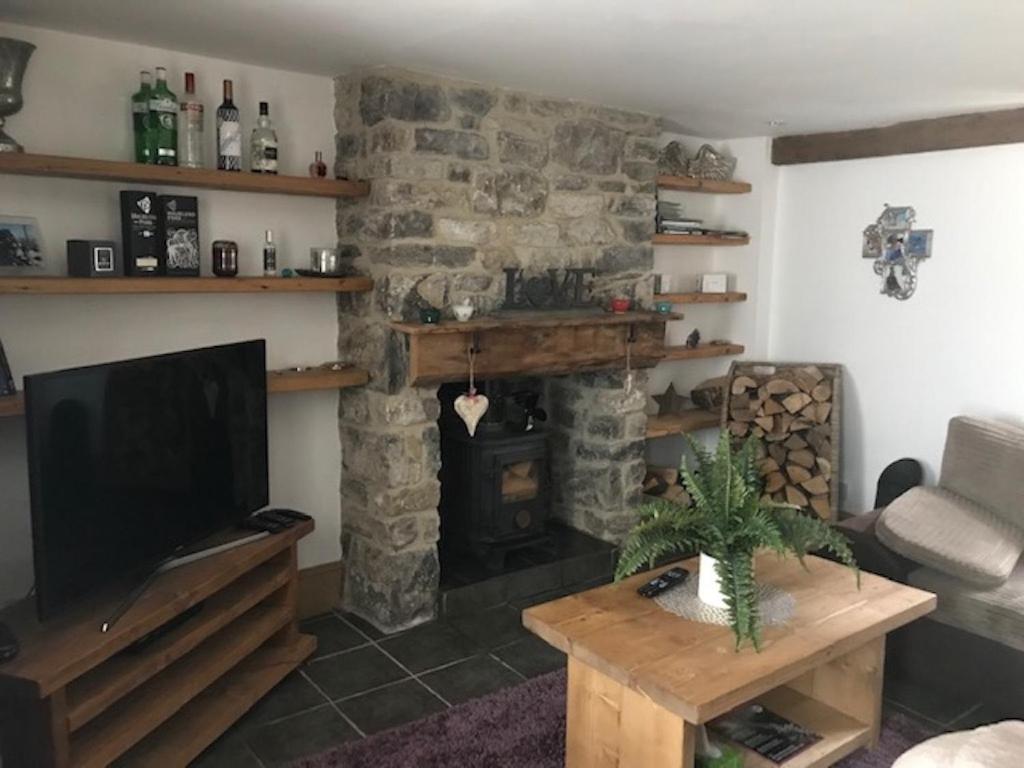 Cavedale Cottage view 3