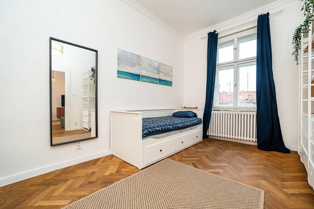 Elegant, modern, 2-bed flat by Museum of Prague