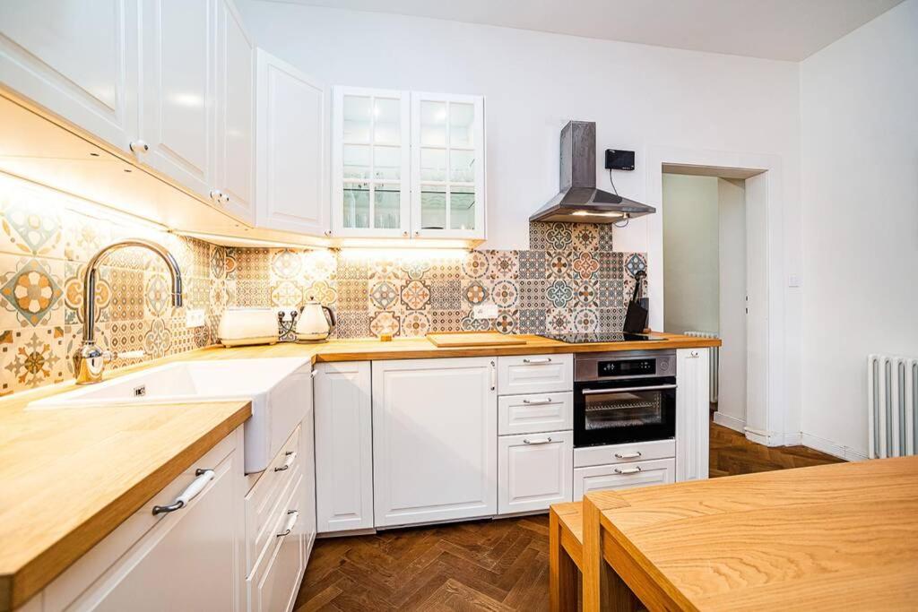 Elegant, modern, 2-bed flat by Museum of Prague