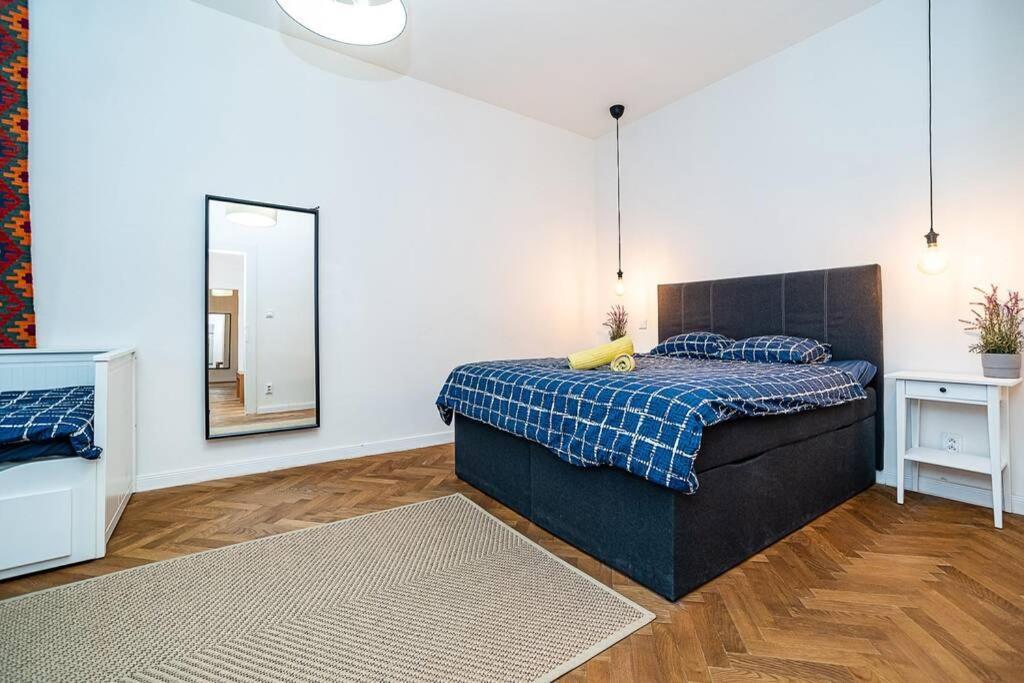 Elegant, modern, 2-bed flat by Museum of Prague