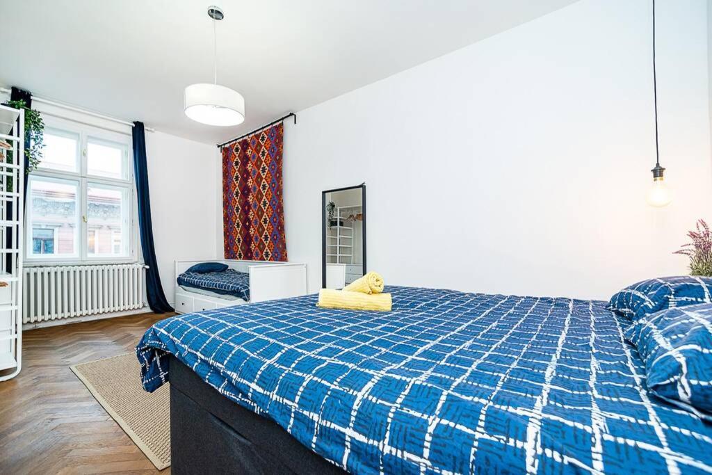 Elegant, modern, 2-bed flat by Museum of Prague