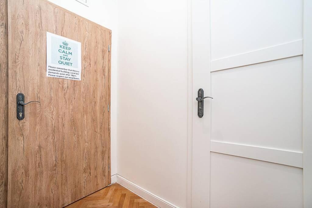 Elegant, modern, 2-bed flat by Museum of Prague