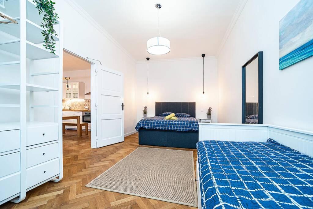 Elegant, modern, 2-bed flat by Museum of Prague
