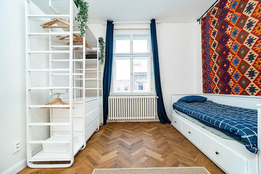 Elegant, modern, 2-bed flat by Museum of Prague