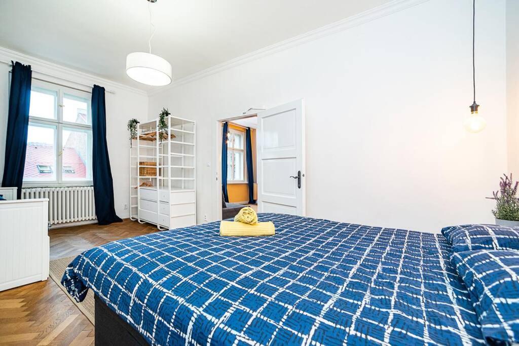 Elegant, modern, 2-bed flat by Museum of Prague