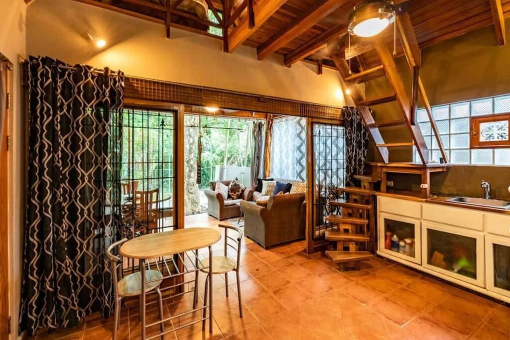 Cozy Beach Casita/Walking distance to beach and yoga!