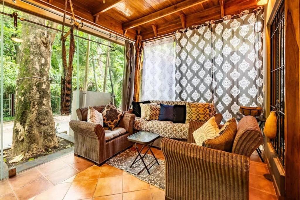 Cozy Beach Casita/Walking distance to beach and yoga!