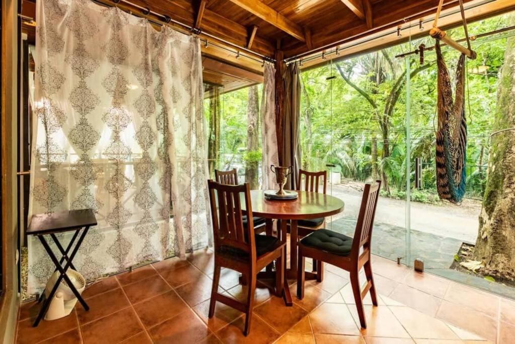 Cozy Beach Casita/Walking distance to beach and yoga!