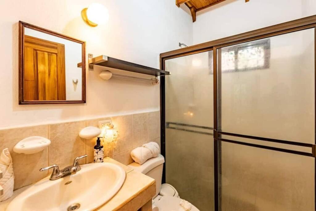 Cozy Beach Casita/Walking distance to beach and yoga!