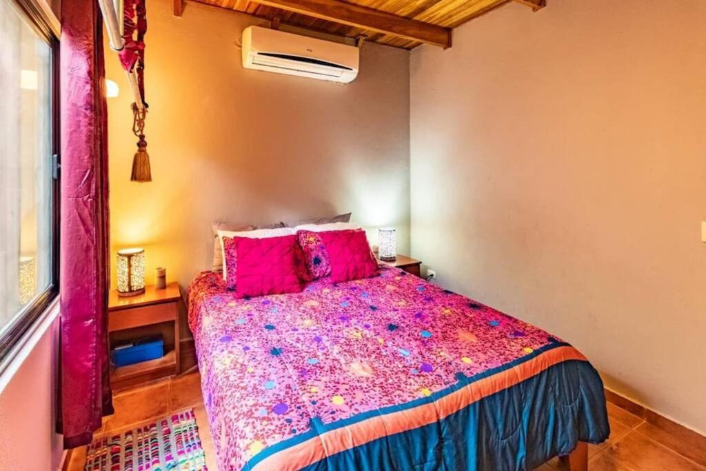 Cozy Beach Casita/Walking distance to beach and yoga!