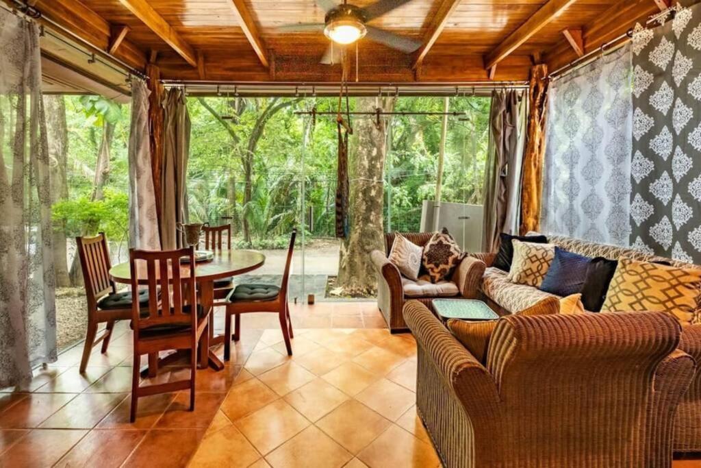 Cozy Beach Casita/Walking distance to beach and yoga!