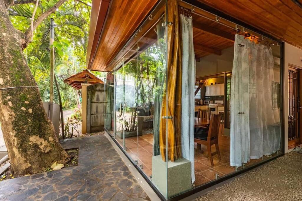 Cozy Beach Casita/Walking distance to beach and yoga!