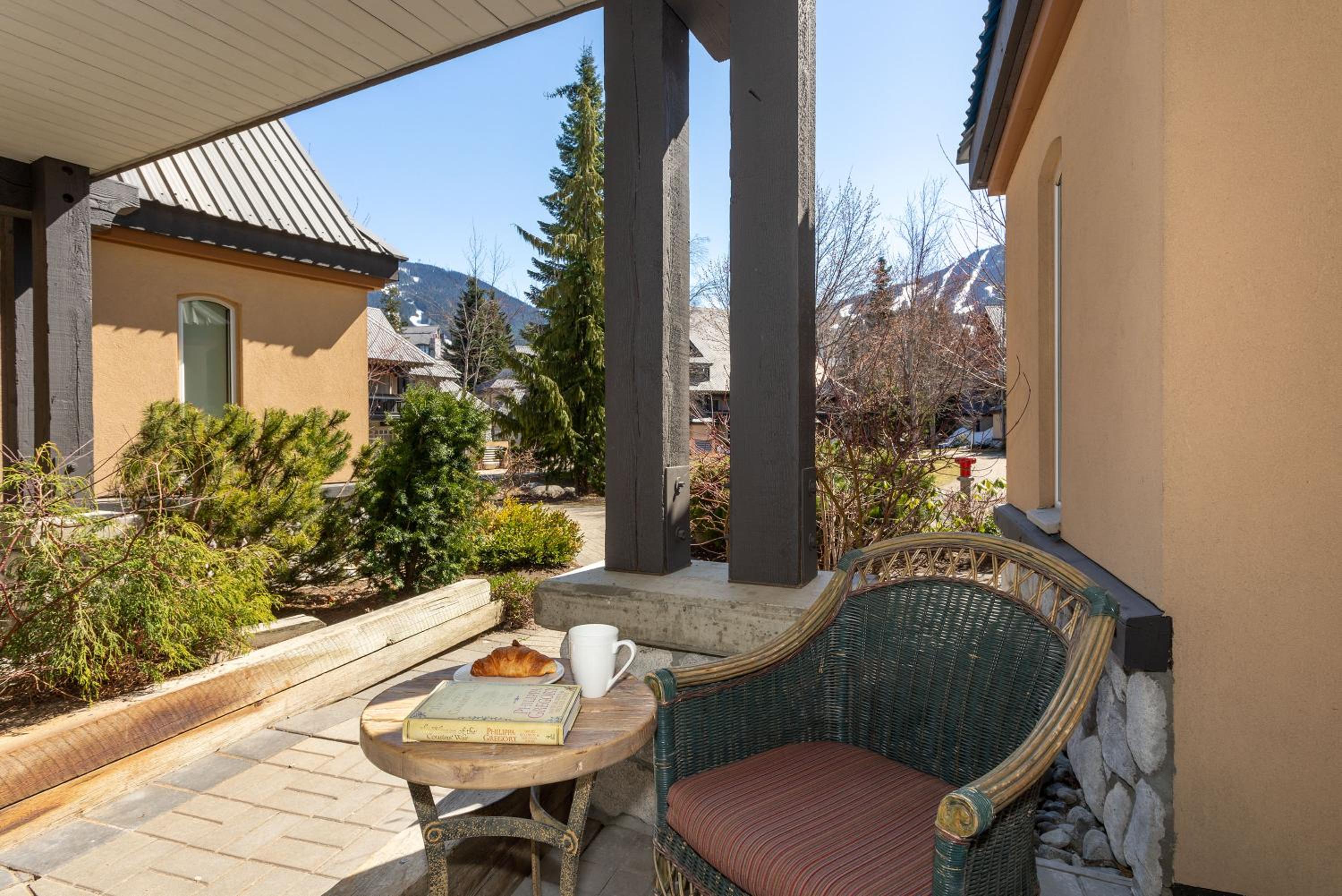 Renovated & Spacious 1bed/2bath Whistler Village
