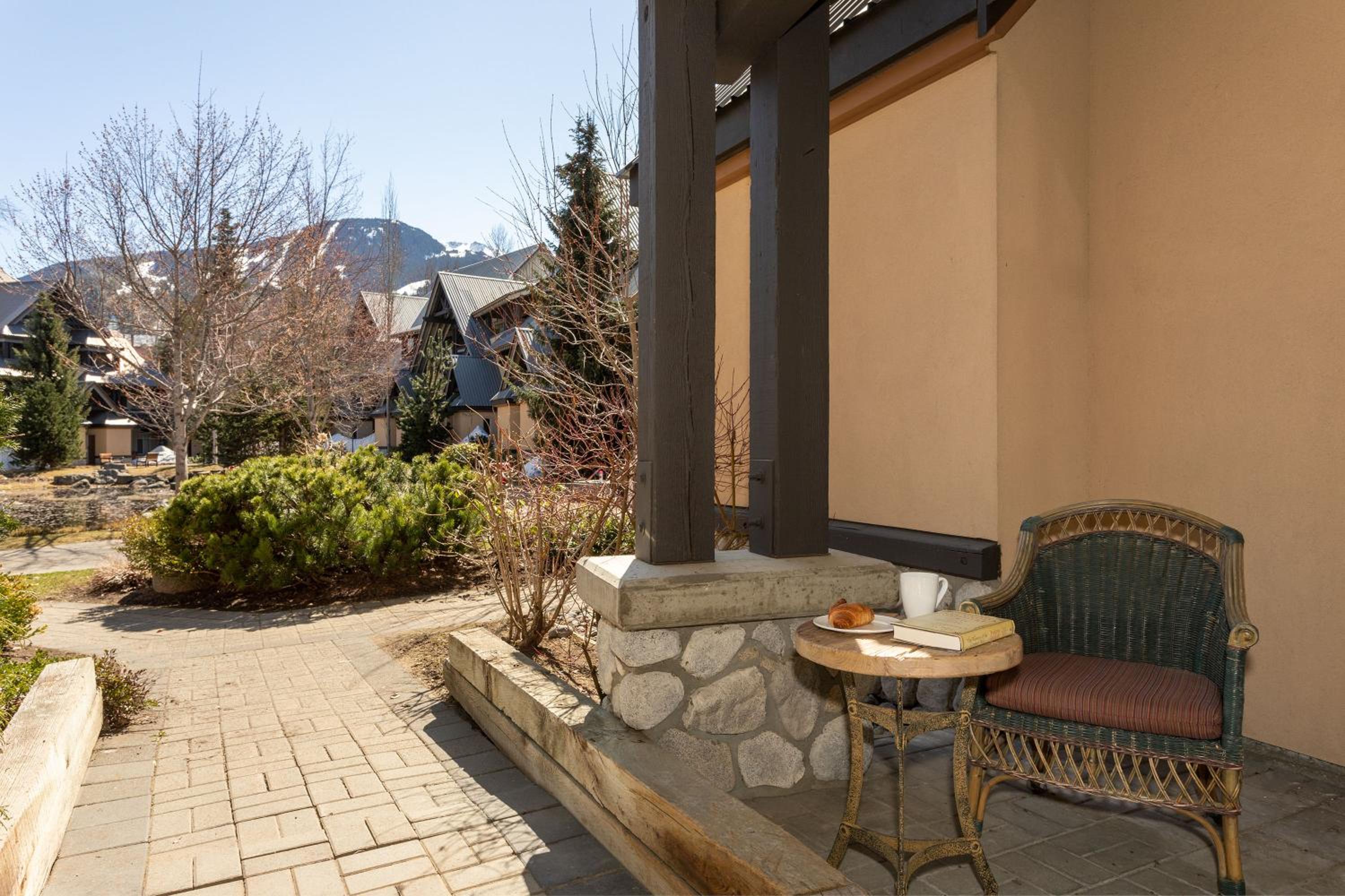 Renovated & Spacious 1bed/2bath Whistler Village