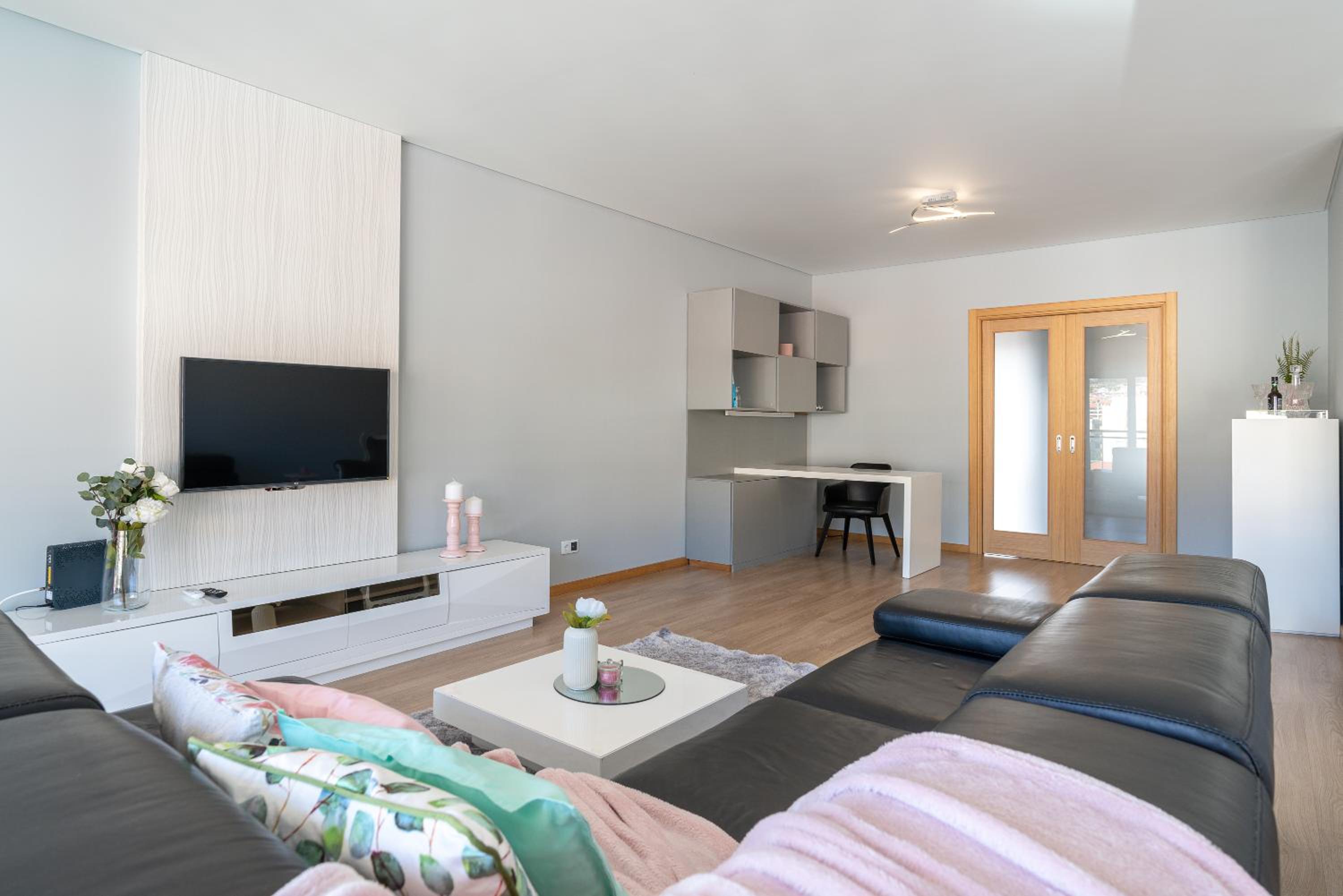Luxurious Apartment Funchal - Casa Valentina - Rent2U, Lda view 4
