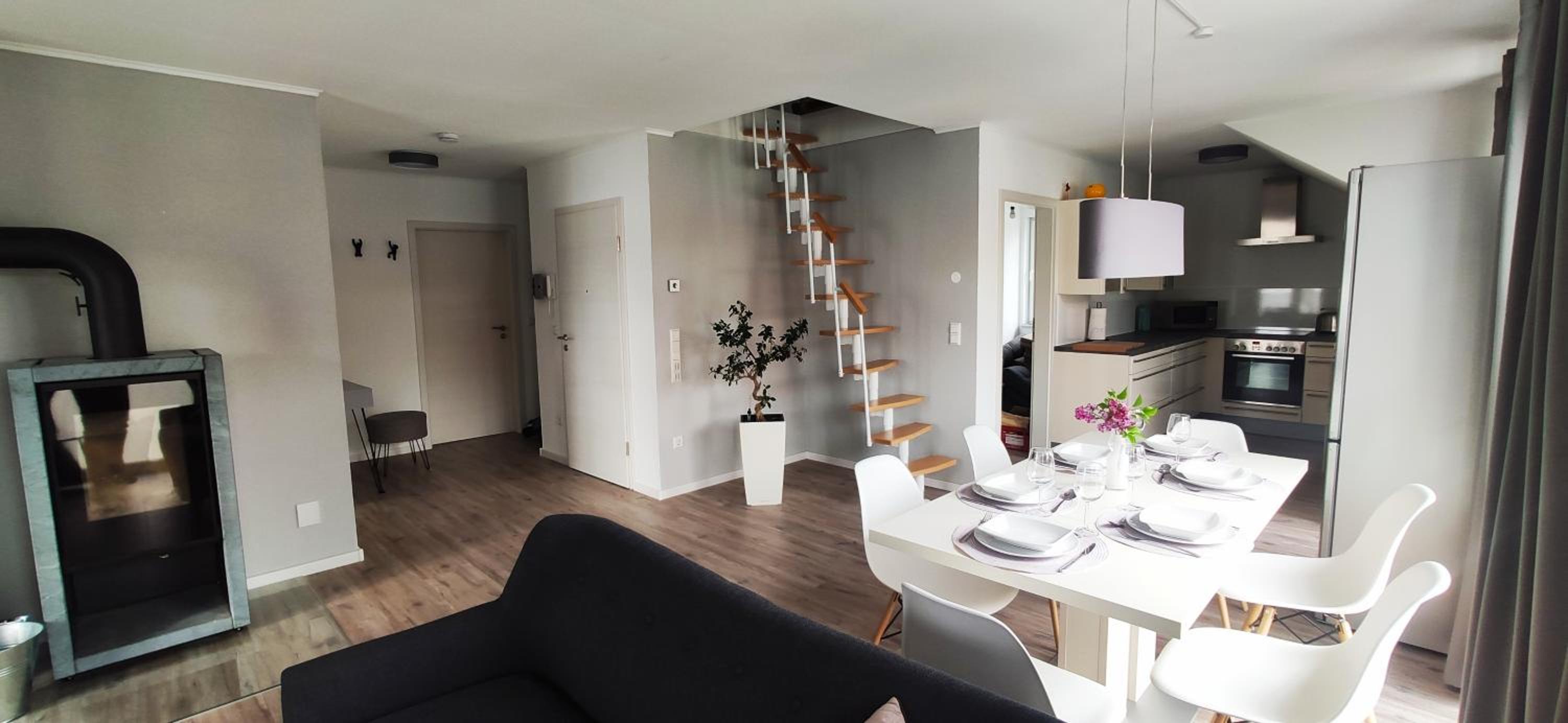 moderne Neubau-Wohnung mit Kamin und 35qm Dachterrasse view 4