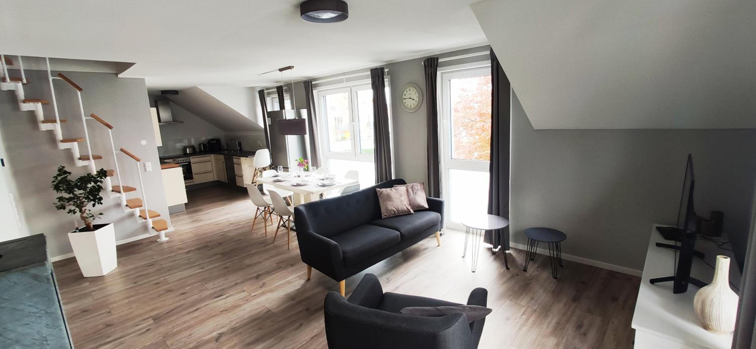 moderne Neubau-Wohnung mit Kamin und 35qm Dachterrasse view 2