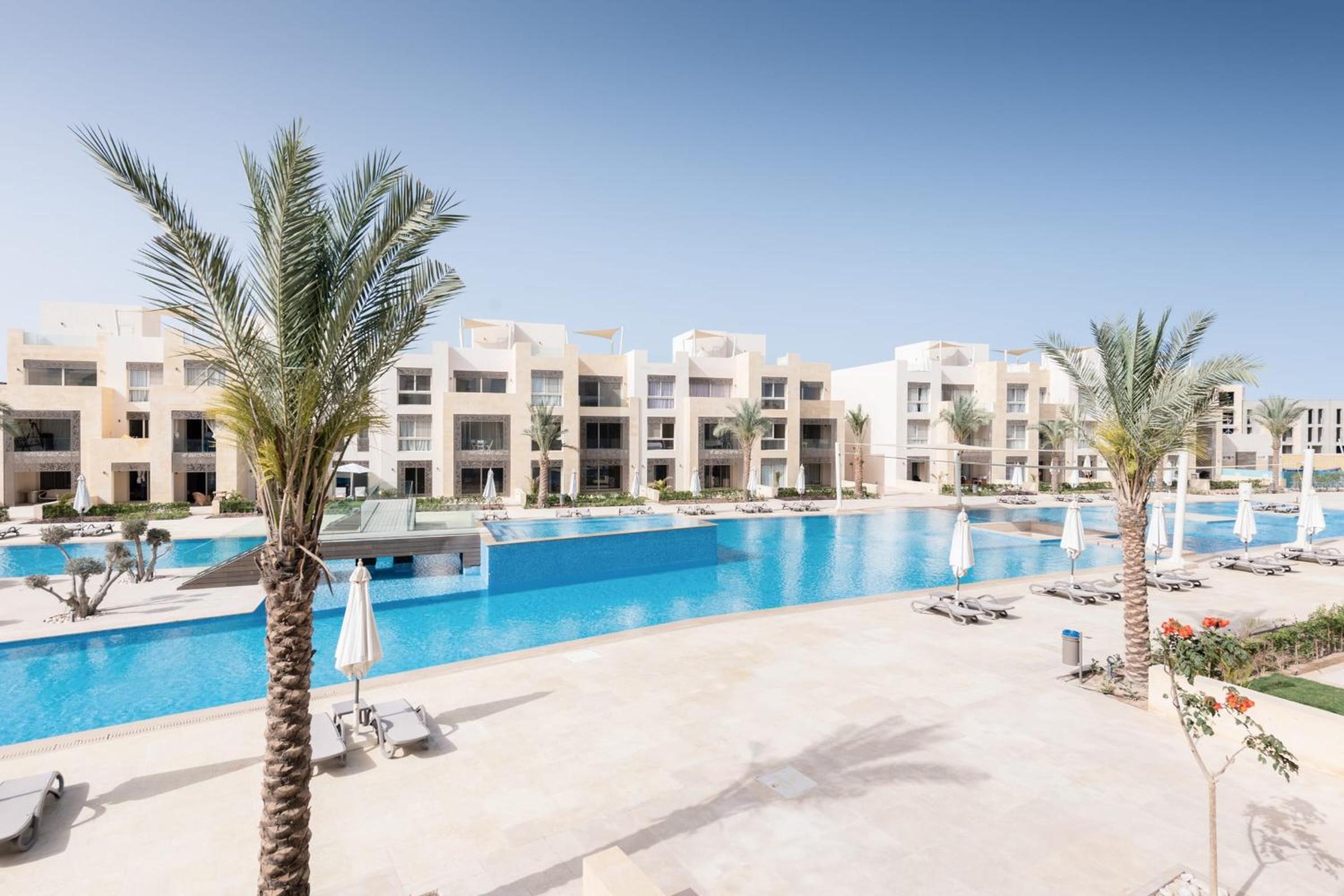 Epic & Exquisite 2 BR w Beach & Pool Mangroovy view 3