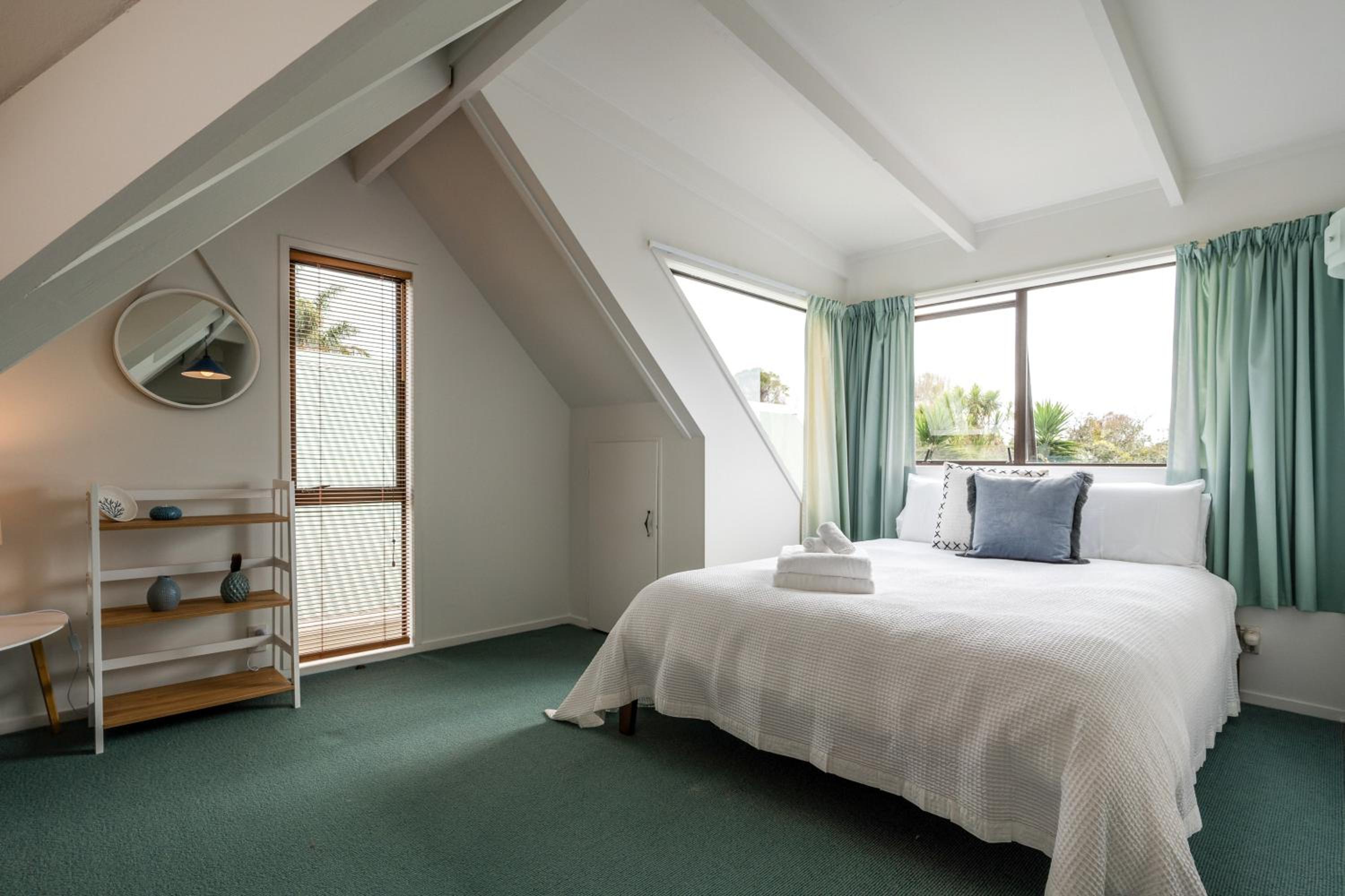 Blackpool Bayside - Stay Waiheke view 4