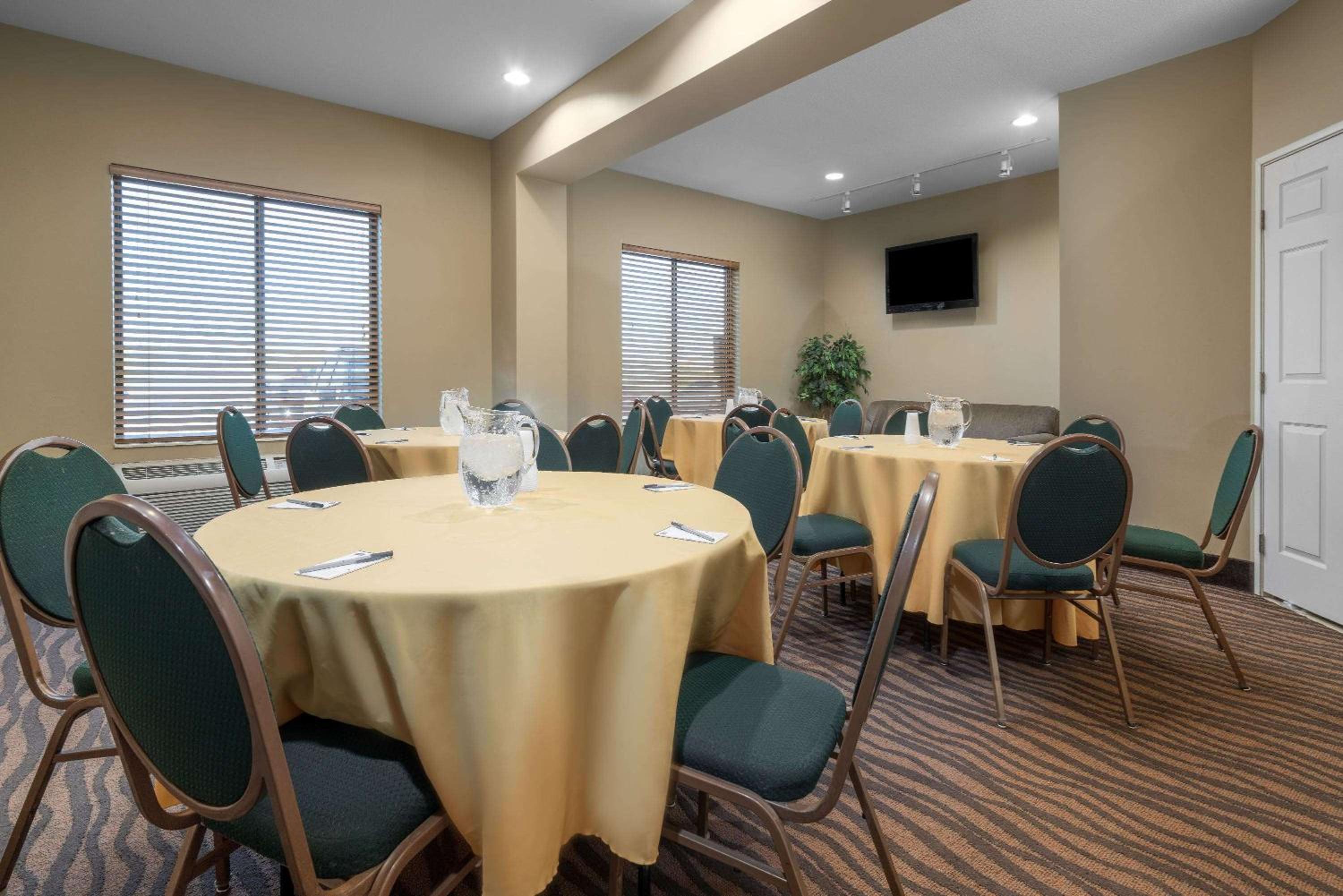 Comfort Inn & Suites Rochester South Mayo Clinic view 3