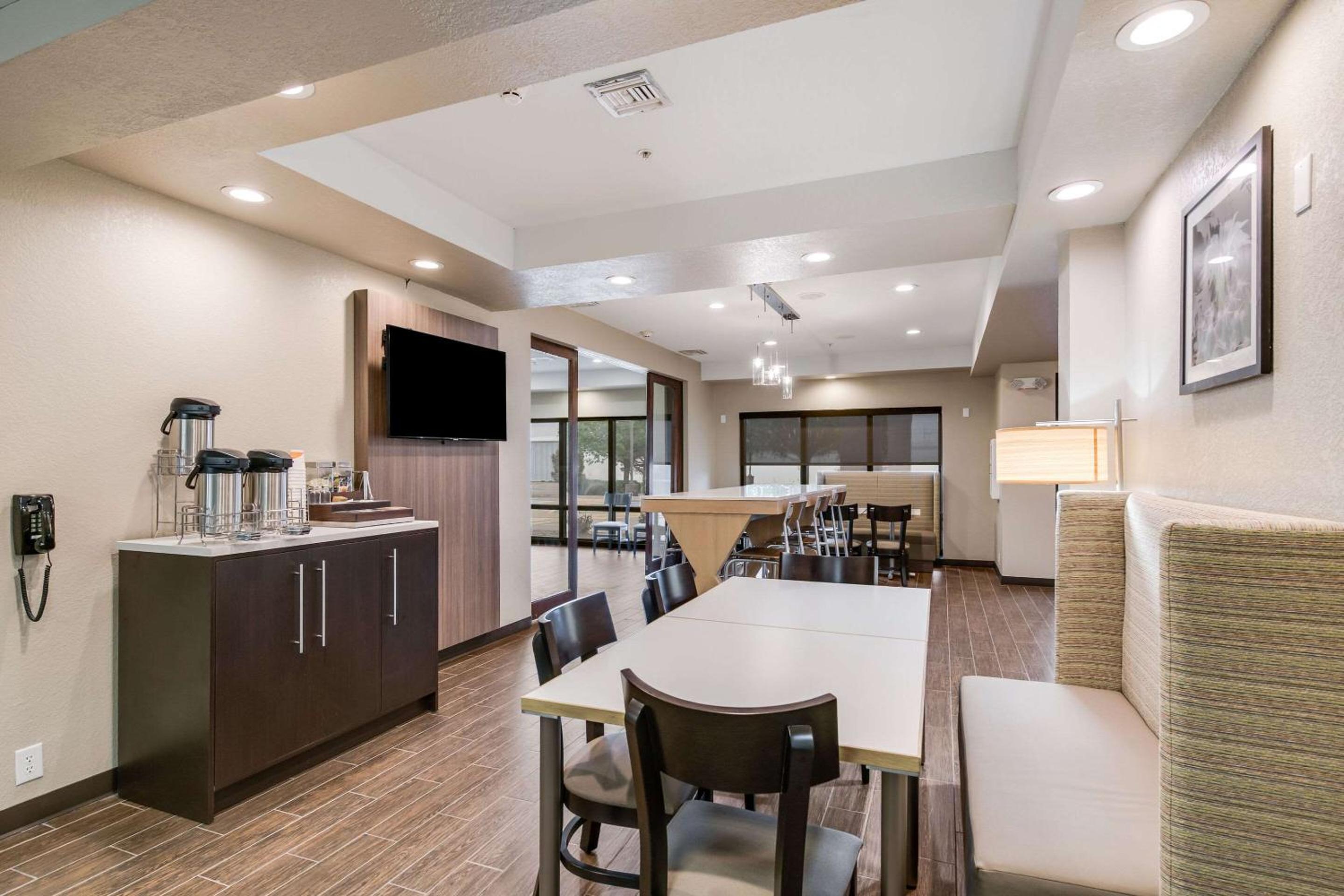 Clovis Vacations - Sleep Inn - Property Image 3