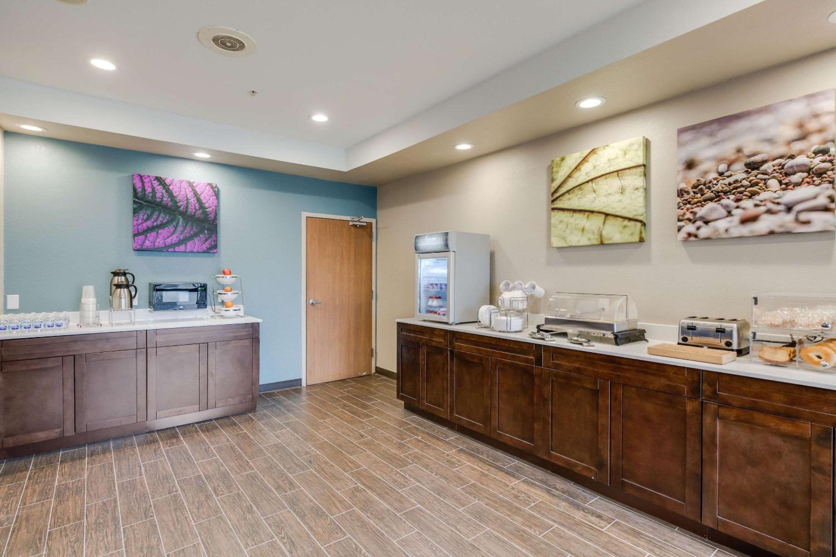 Clovis Vacations - Sleep Inn - Property Image 9