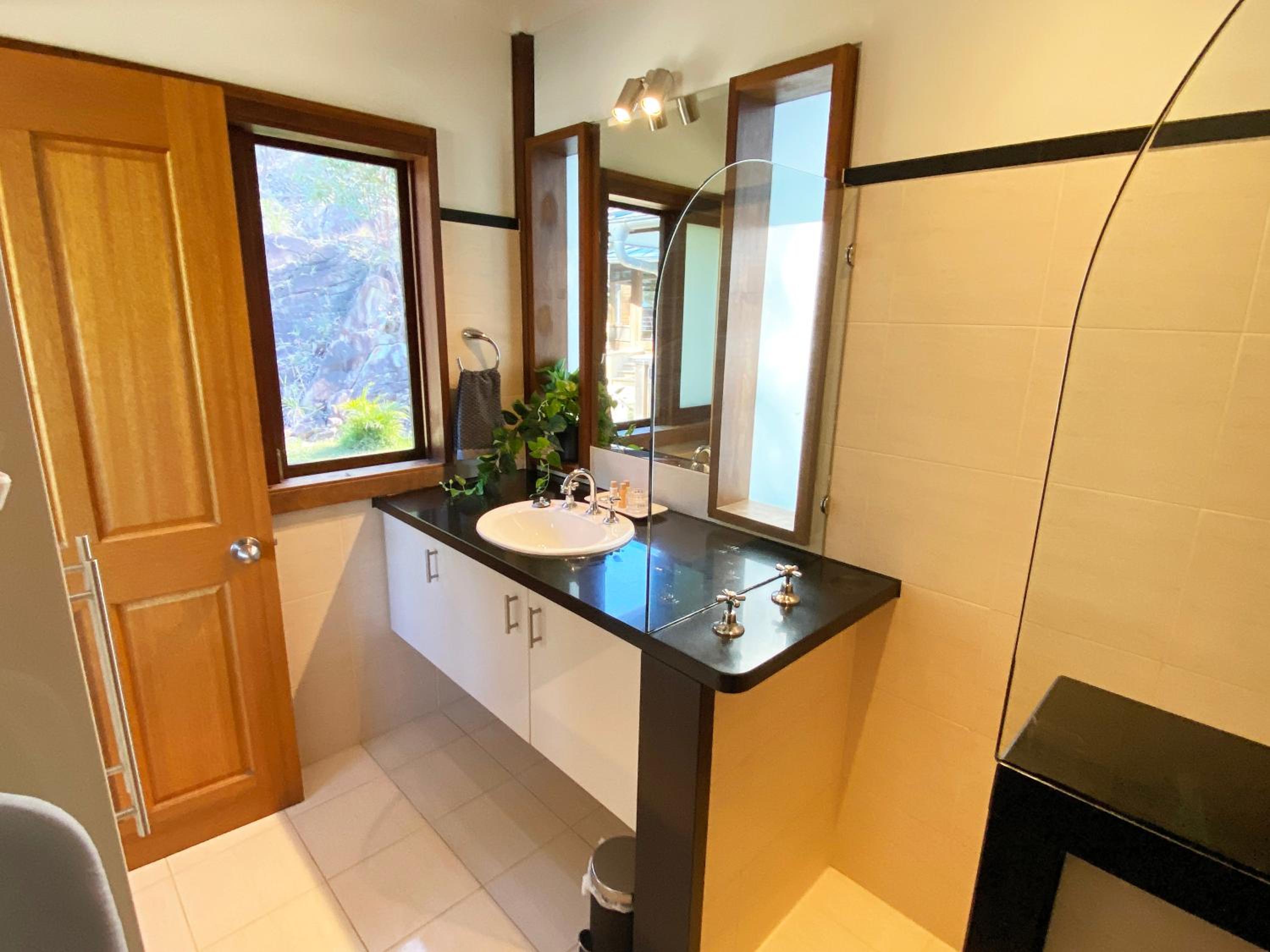 The Pool House - Crescent Head - stunning ocean views, pet friendly