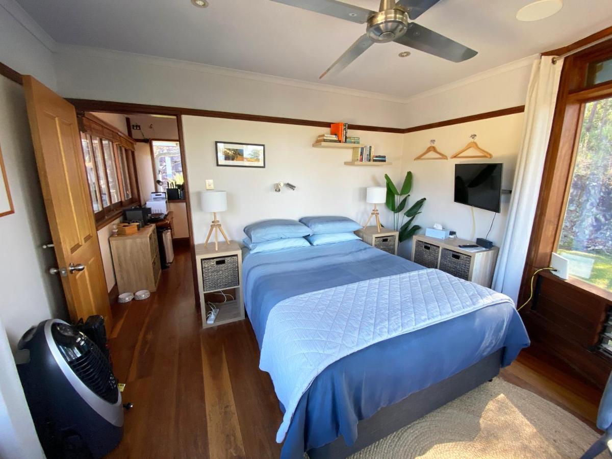 The Pool House - Crescent Head - stunning ocean views, pet friendly