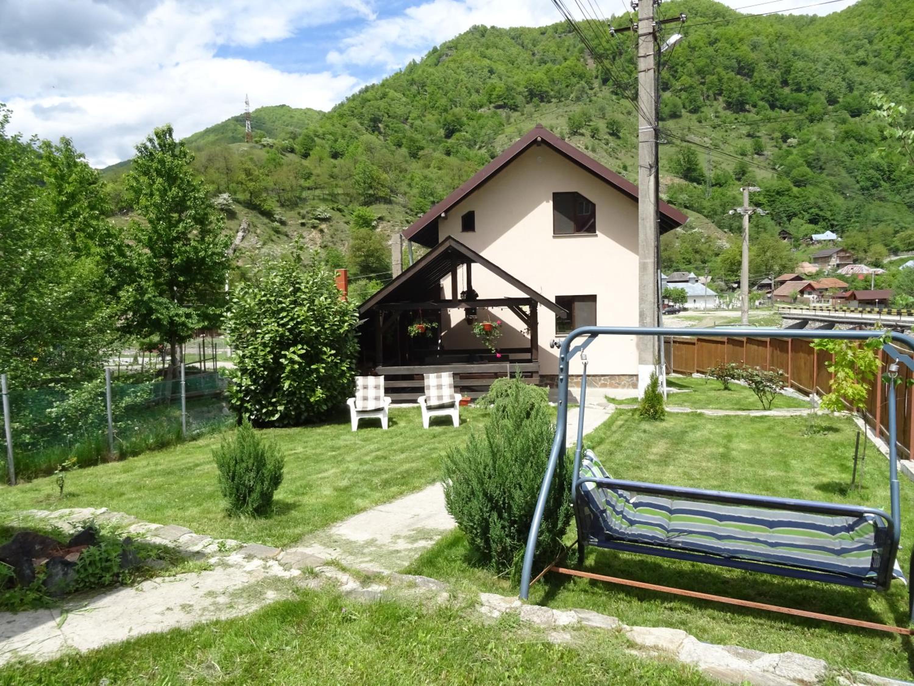 Casa Lotrilor view 4