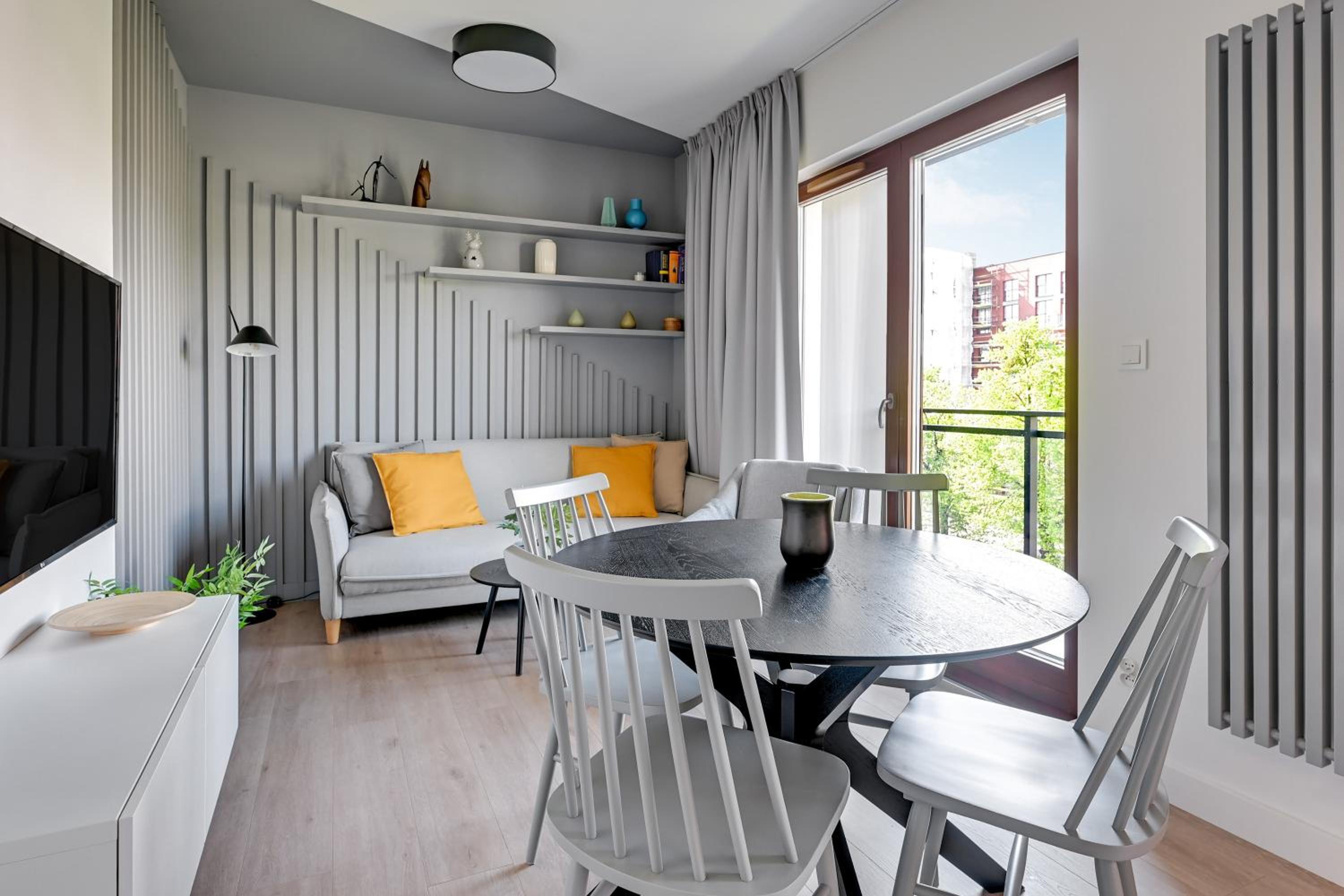 Aura III Apartments & Free Parking by Downtown Apartments