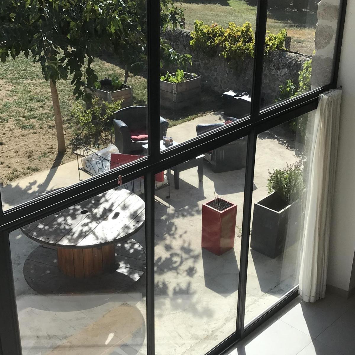 Au Hangar view 2